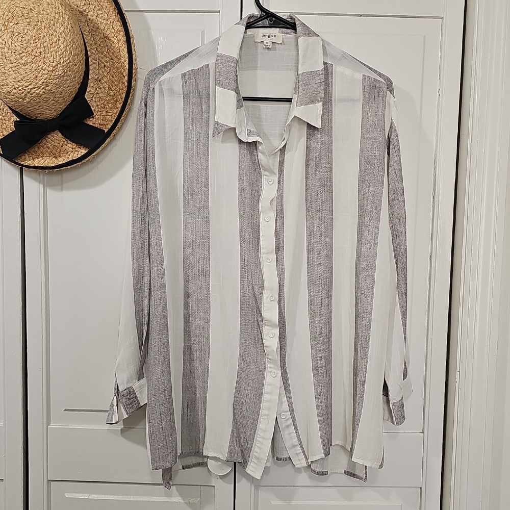 Umgee Women's Gray and White Striped Button Down Shirt